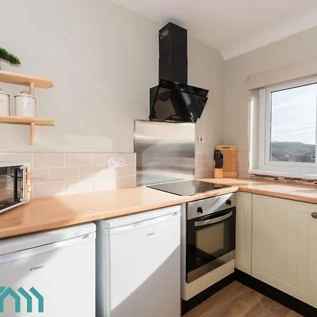 בית נופש Large 4br - Ideal Long - Parking - Fast Wifi