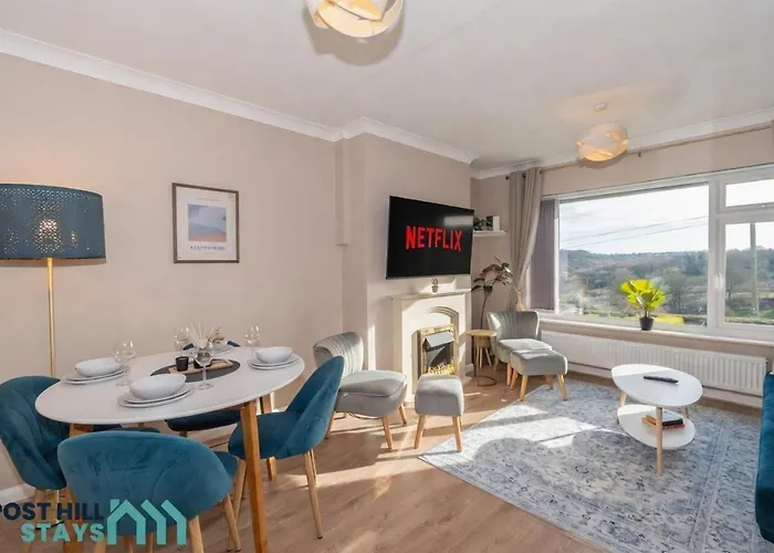 בית נופש Large 4br - Ideal Long - Parking - Fast Wifi *