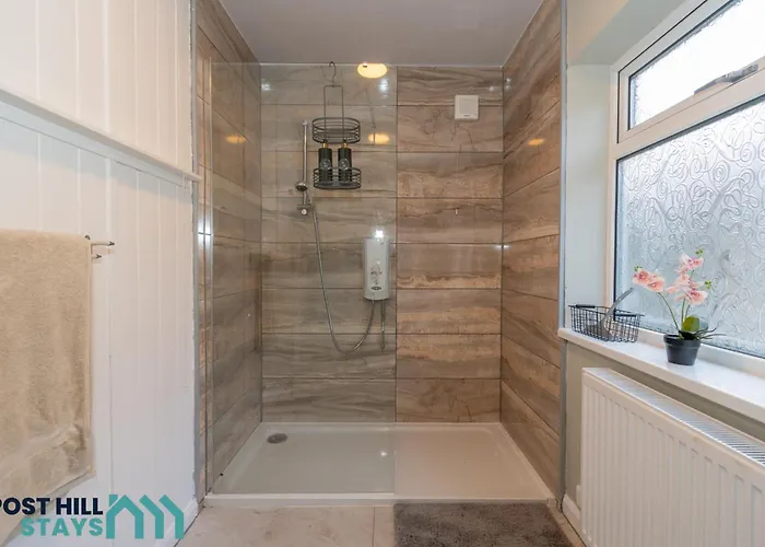 Large 4br - Ideal Long - Parking - Fast Wifi