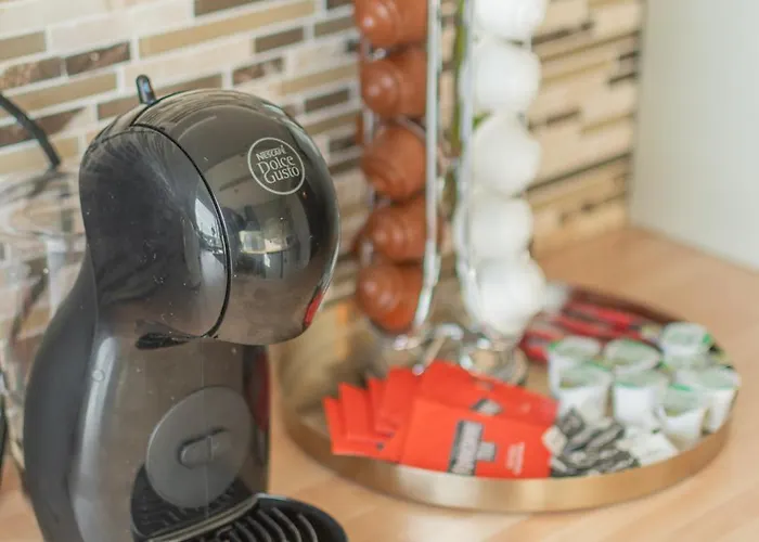 בית נופש Large 4br - Ideal Long - Parking - Fast Wifi