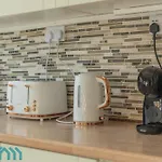 Spacious 4 Bed - Contractor & Long - Parking - Leeds (West Yorkshire)