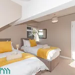 Vakantiehuis Spacious 4 Bed - Contractor & Long - Parking -