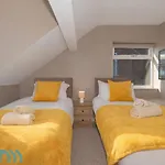 Spacious 4 Bed - Contractor & Long - Parking - Vakantiehuis