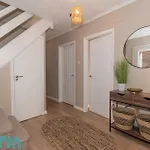 Vakantiehuis Spacious 4 Bed - Contractor & Long - Parking - Leeds (West Yorkshire)