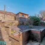 Vakantiehuis Spacious 4 Bed - Contractor & Long - Parking - *