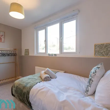 Spacious 4 Bed - Contractor&Long Stays - Parking - Leeds Сasa de vacaciones