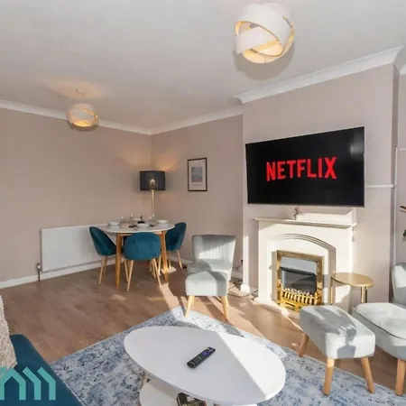 Spacious 4 Bed - Contractor & Long - Parking - Vakantiehuis Leeds (West Yorkshire)
