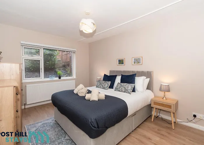 Holiday home Large 4Br - Ideal Long Stays - Parking - Fast Wifi Leeds (West Yorkshire)