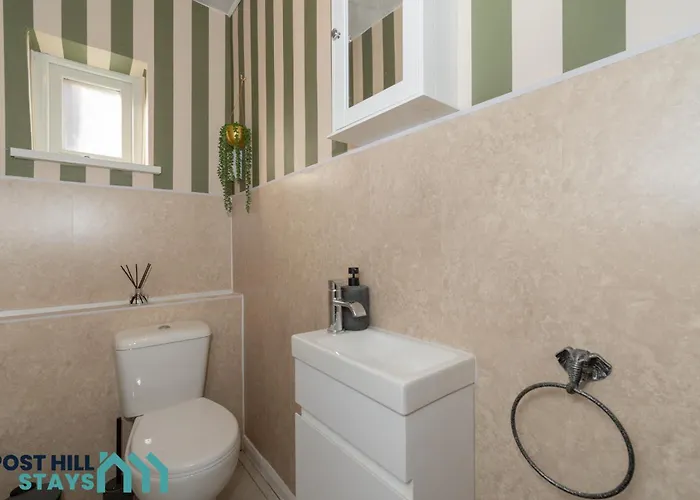 Large 4br - Ideal Long - Parking - Fast Wifi Casa vacanze Leeds (West Yorkshire)