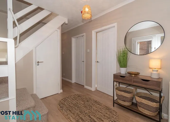 Holiday home Large 4Br - Ideal Long Stays - Parking - Fast Wifi Leeds (West Yorkshire)