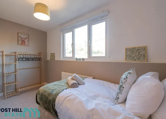 Large 4br - Ideal Long - Parking - Fast Wifi Casa vacanze