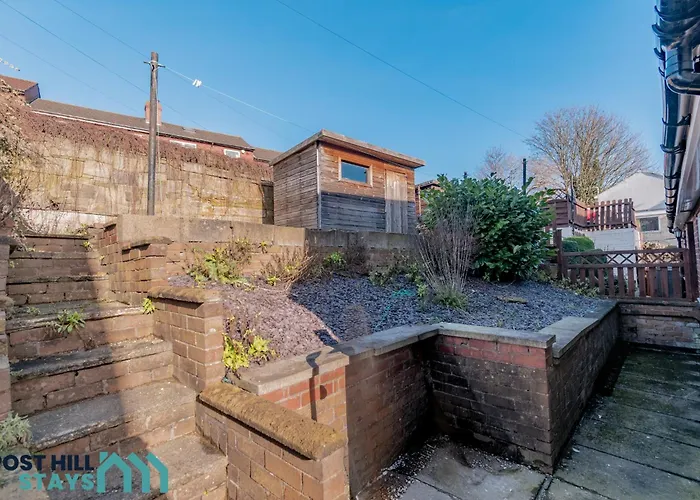 Holiday home Large 4Br - Ideal Long Stays - Parking - Fast Wifi *