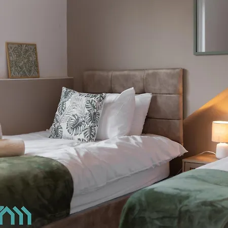 Large 4br - Ideal Long - Parking - Fast Wifi Лідс