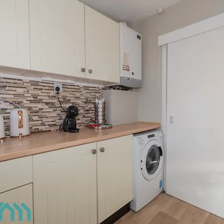 Large 4br - Ideal Long - Parking - Fast Wifi Будинок відпочинку Лідс