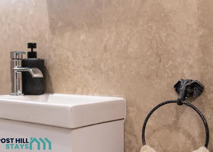 Large 4br - Ideal Long - Parking - Fast Wifi Будинок відпочинку