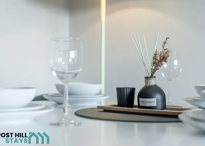 Large 4br - Ideal Long - Parking - Fast Wifi Будинок відпочинку Лідс